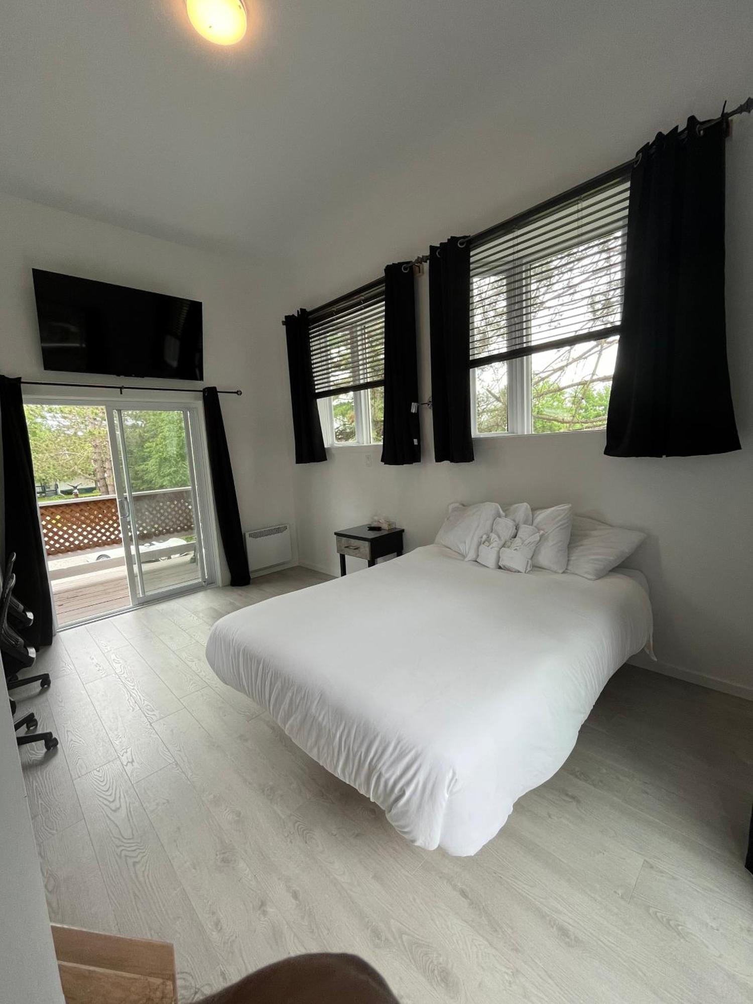 Auberge De Ferme-Neuve Lac-Saint-Paul 外观 照片