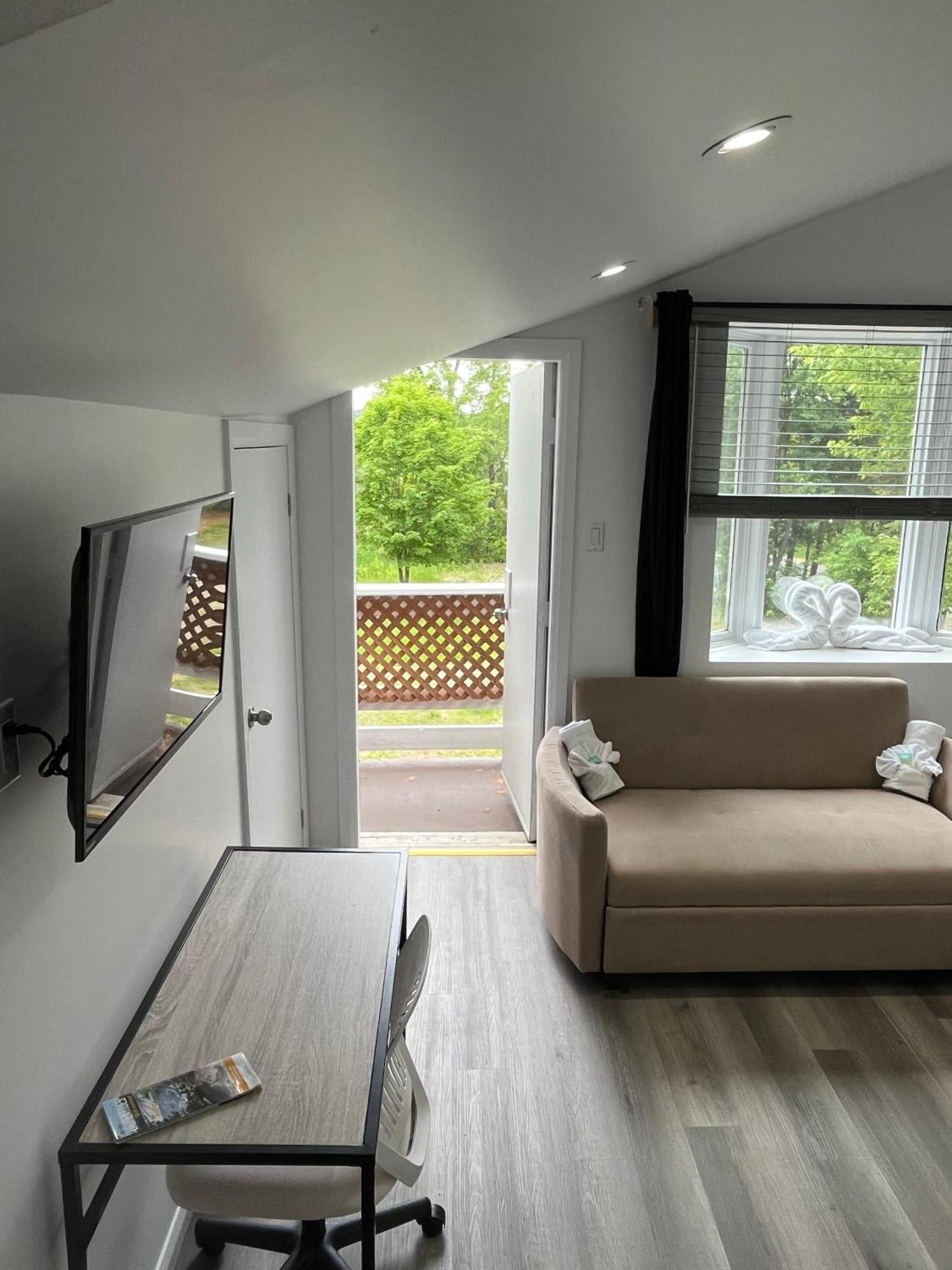 Auberge De Ferme-Neuve Lac-Saint-Paul 外观 照片