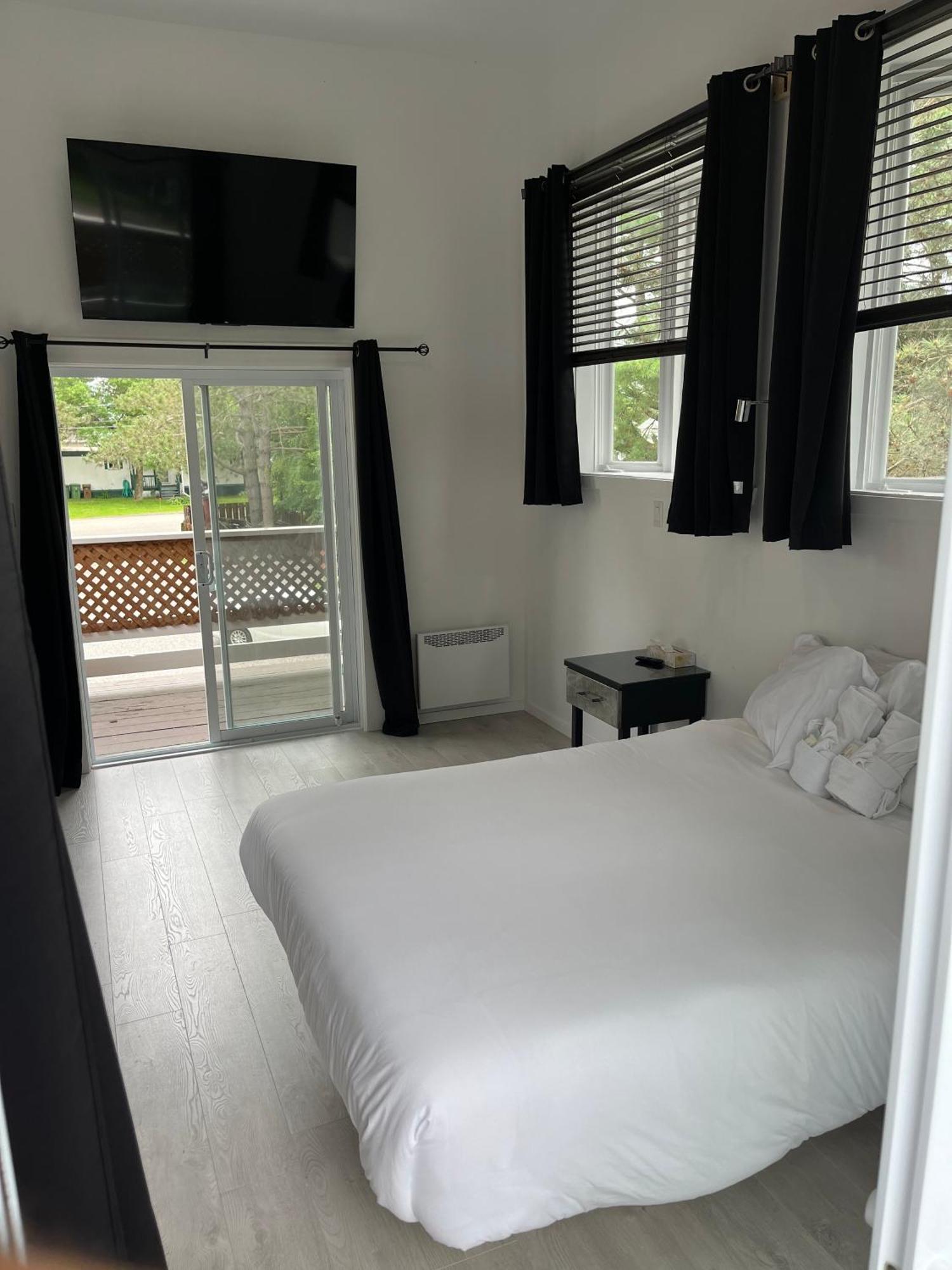 Auberge De Ferme-Neuve Lac-Saint-Paul 外观 照片