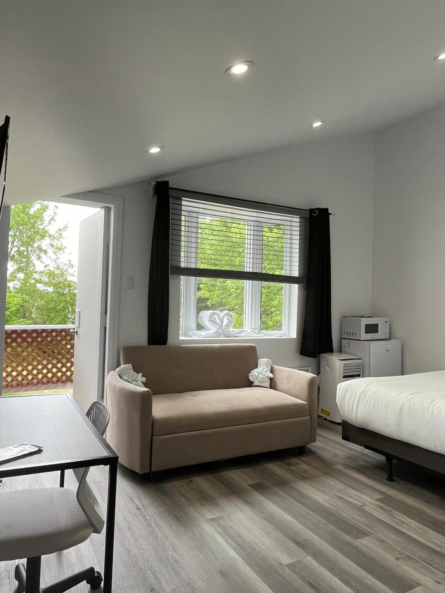 Auberge De Ferme-Neuve Lac-Saint-Paul 外观 照片