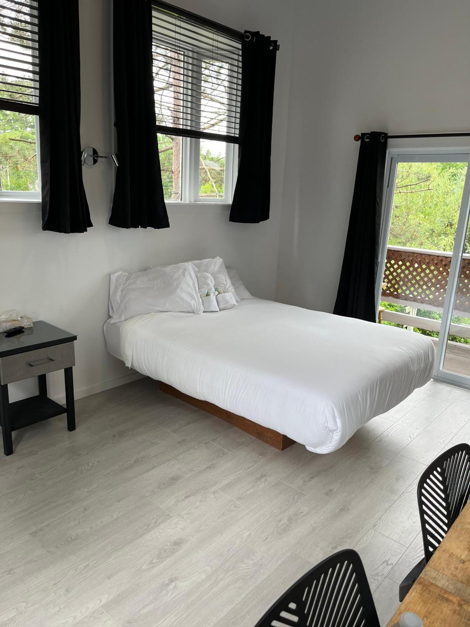 Auberge De Ferme-Neuve Lac-Saint-Paul 外观 照片