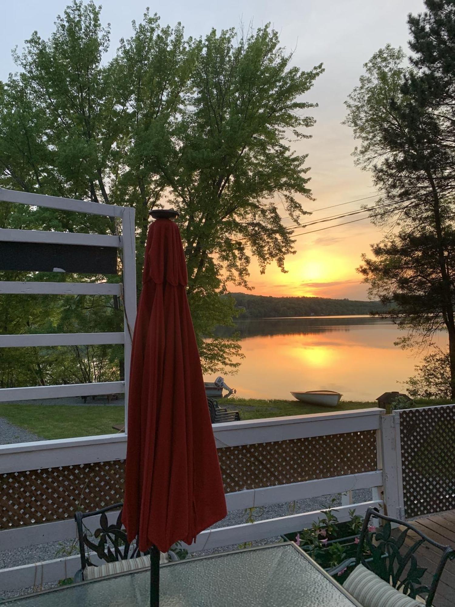 Auberge De Ferme-Neuve Lac-Saint-Paul 外观 照片